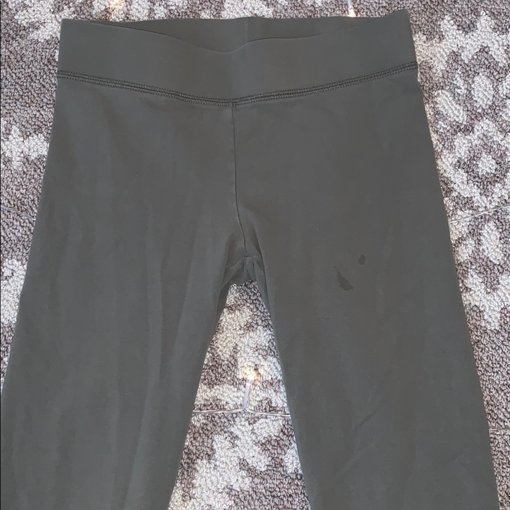 xs green aerie leggings.